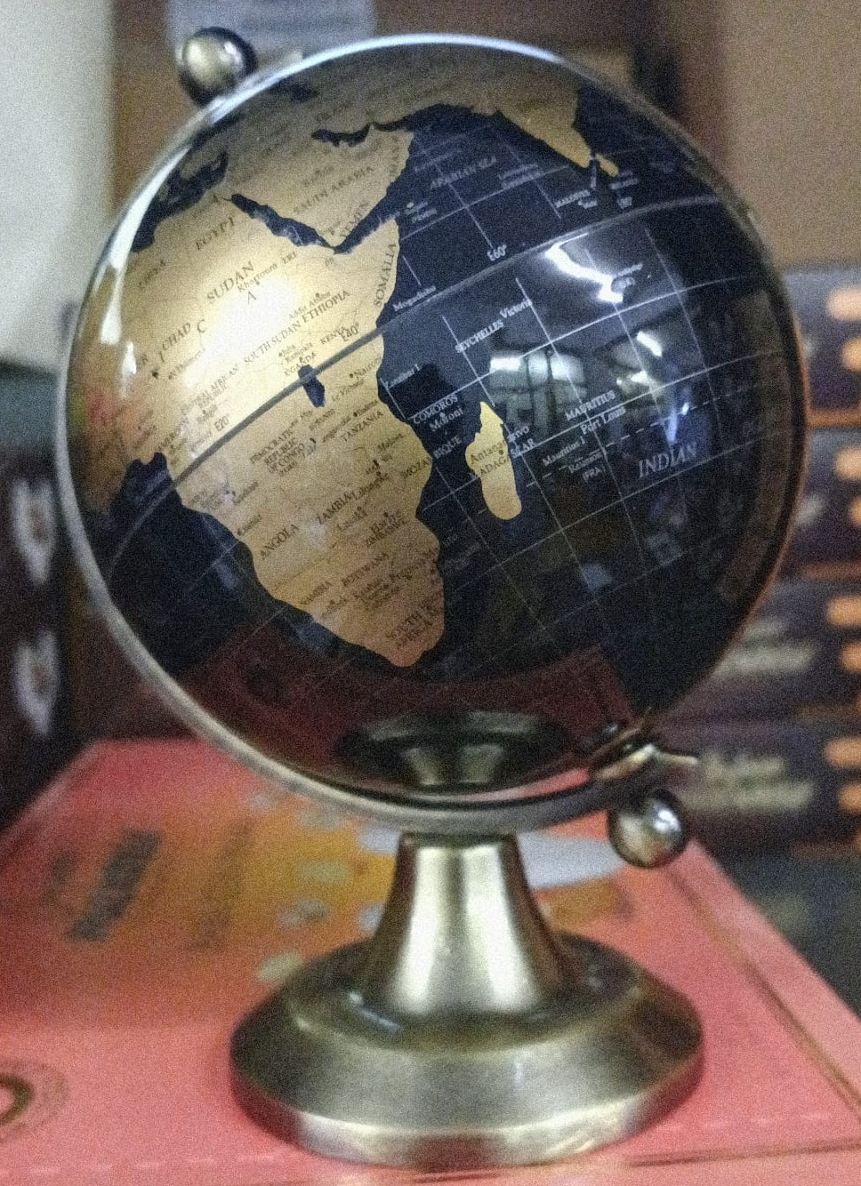 Bomboniera mappamondo classico nero oro